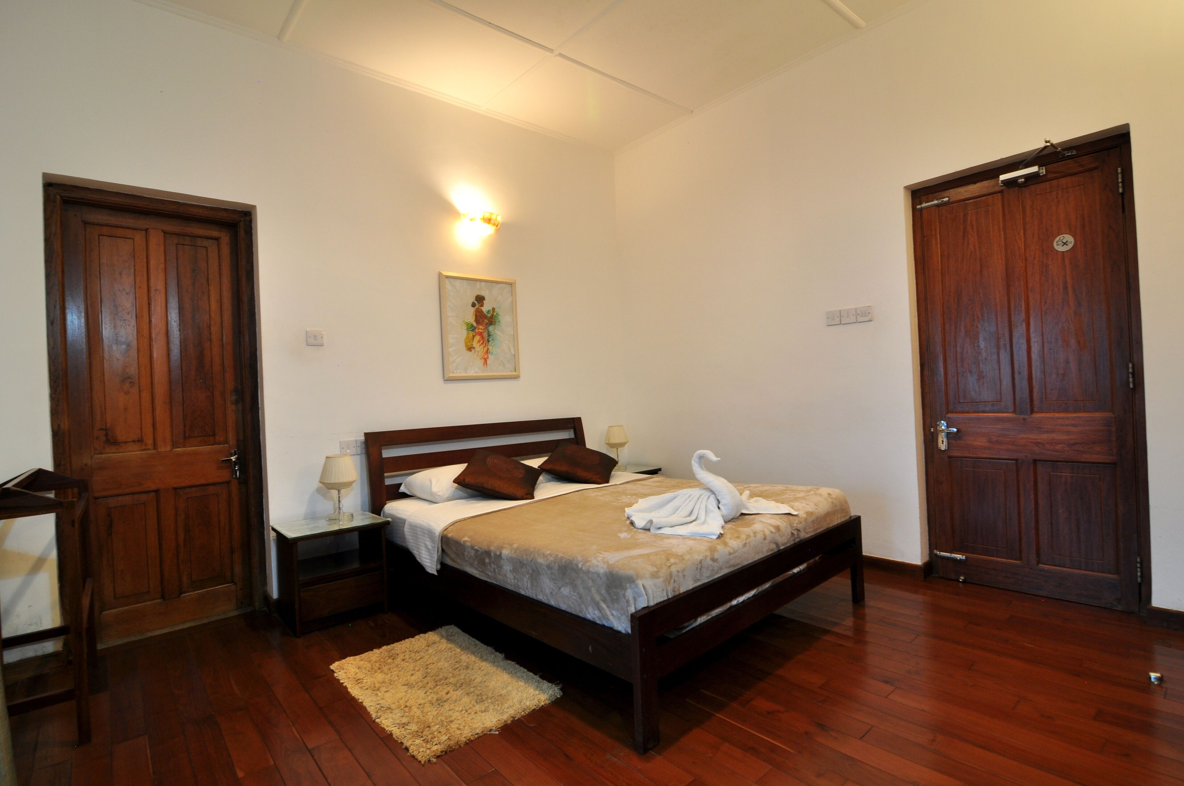 1 soverom, safe på rommet, skrivebord for bærbar PC og blendingsgardiner