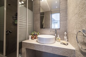 Villa, Meerblick | Badezimmer | Dusche, Haartrockner