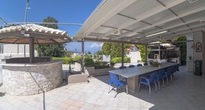 Outdoor dining - Villa Ekaterini (Lokroi)