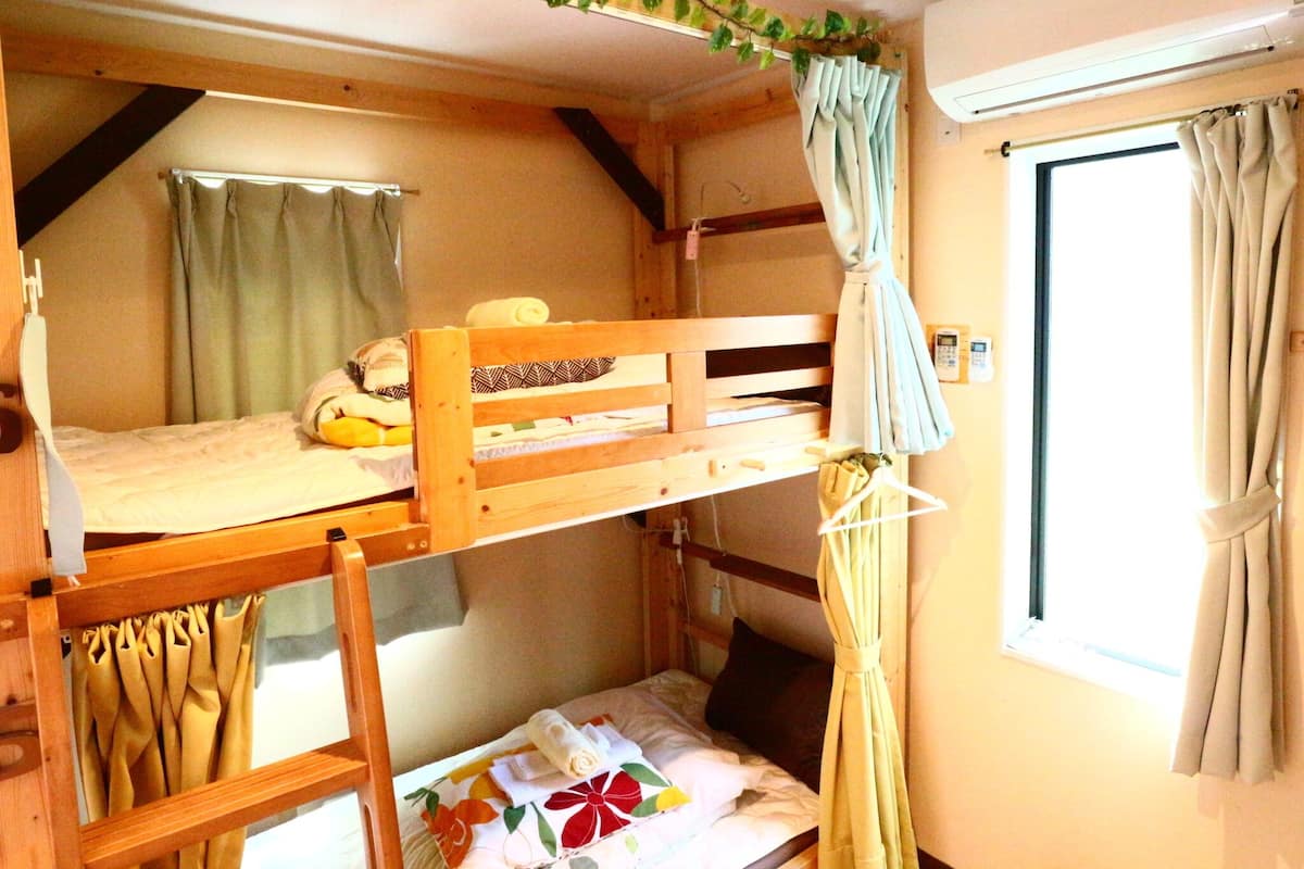 Soundproofing, free WiFi, bed sheets