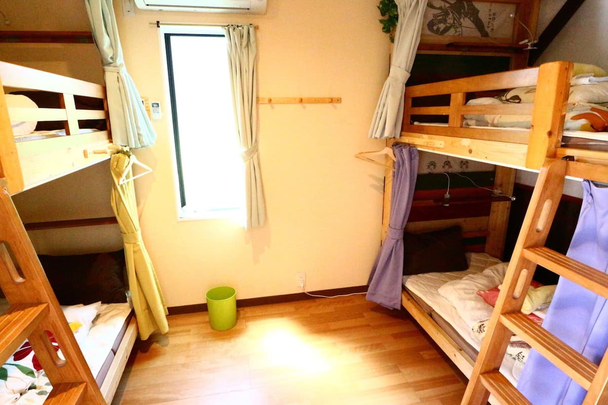 Soundproofing, free WiFi, bed sheets