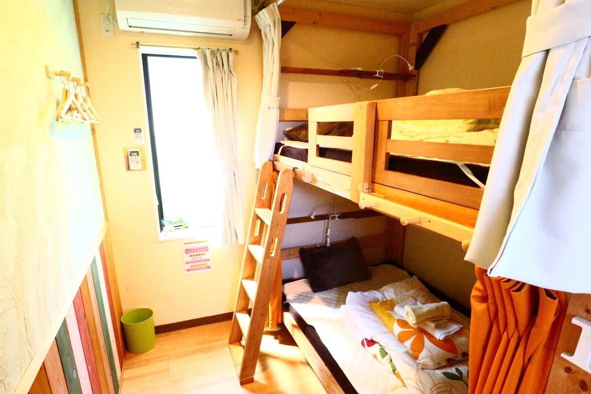 Soundproofing, free WiFi, bed sheets