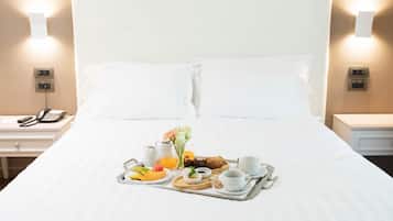 Suite, 1 camera da letto | Biancheria da letto ipoallergenica, minibar, una scrivania