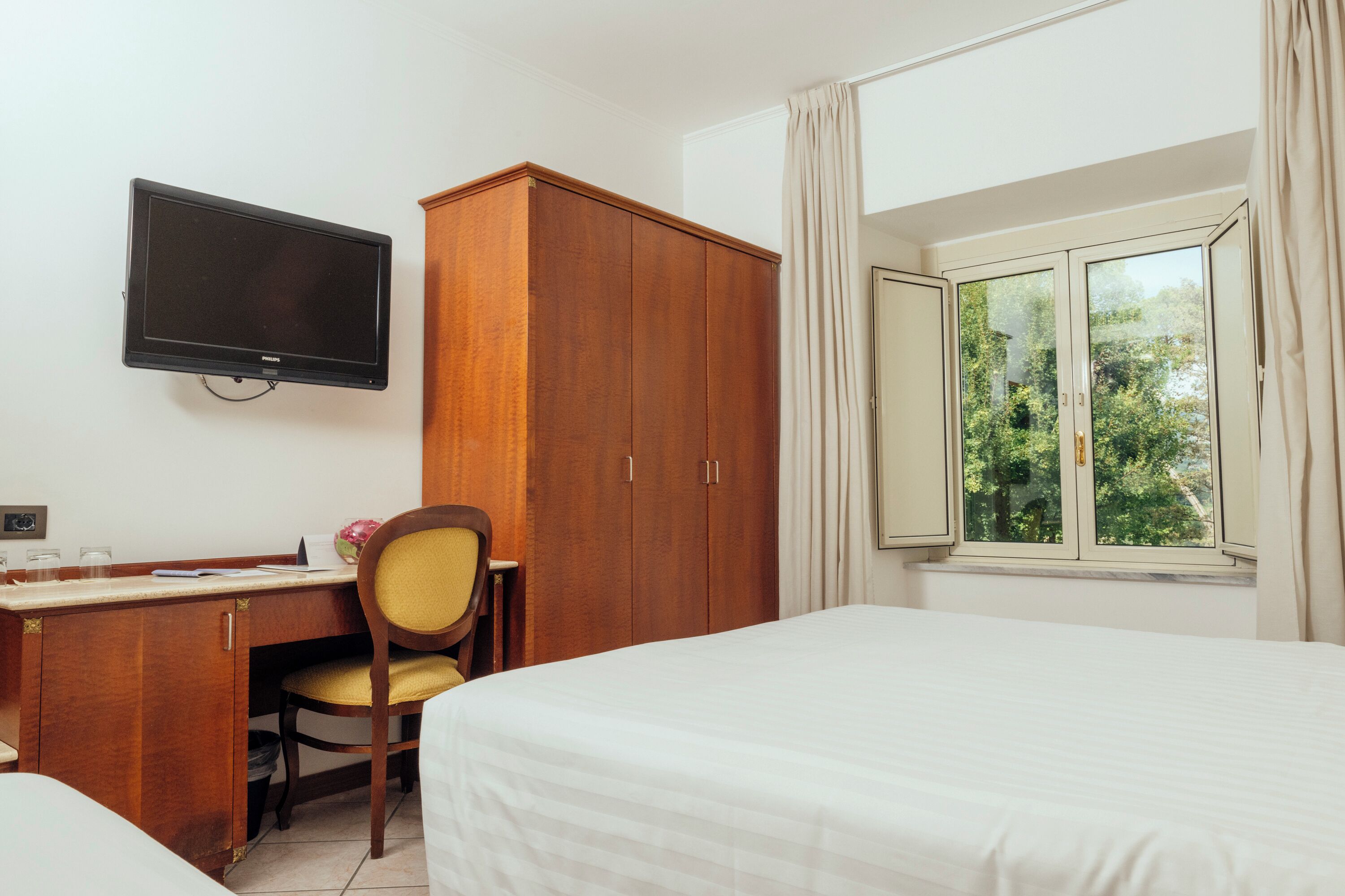 Comfort Double Room | Hypo-allergenic bedding, minibar, desk, soundproofing