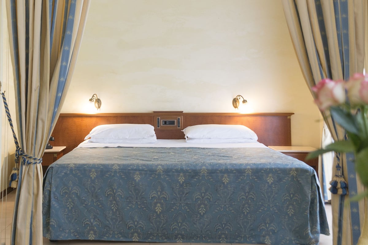 Family Room | 1 bedroom, hypo-allergenic bedding, minibar, desk