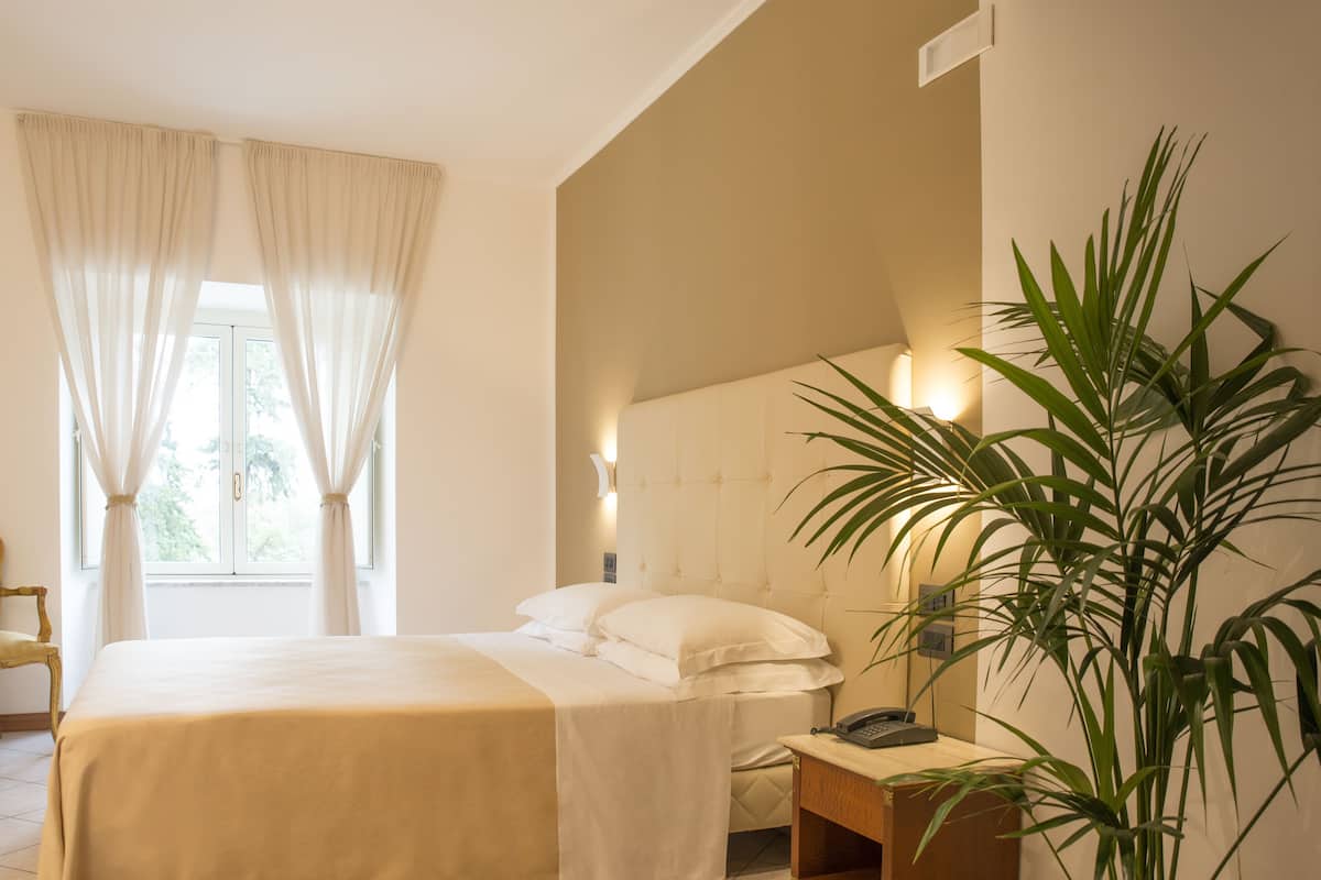 Superior Room | 1 bedroom, hypo-allergenic bedding, minibar, desk