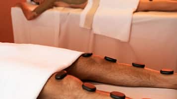 Sauna, hot tub, perawatan tubuh, pijat dengan batu panas, dan body wrap