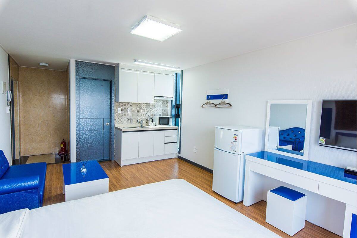 Kamar (B / 15py) | Tirai kedap cahaya, Wi-Fi gratis, dan seprai linen