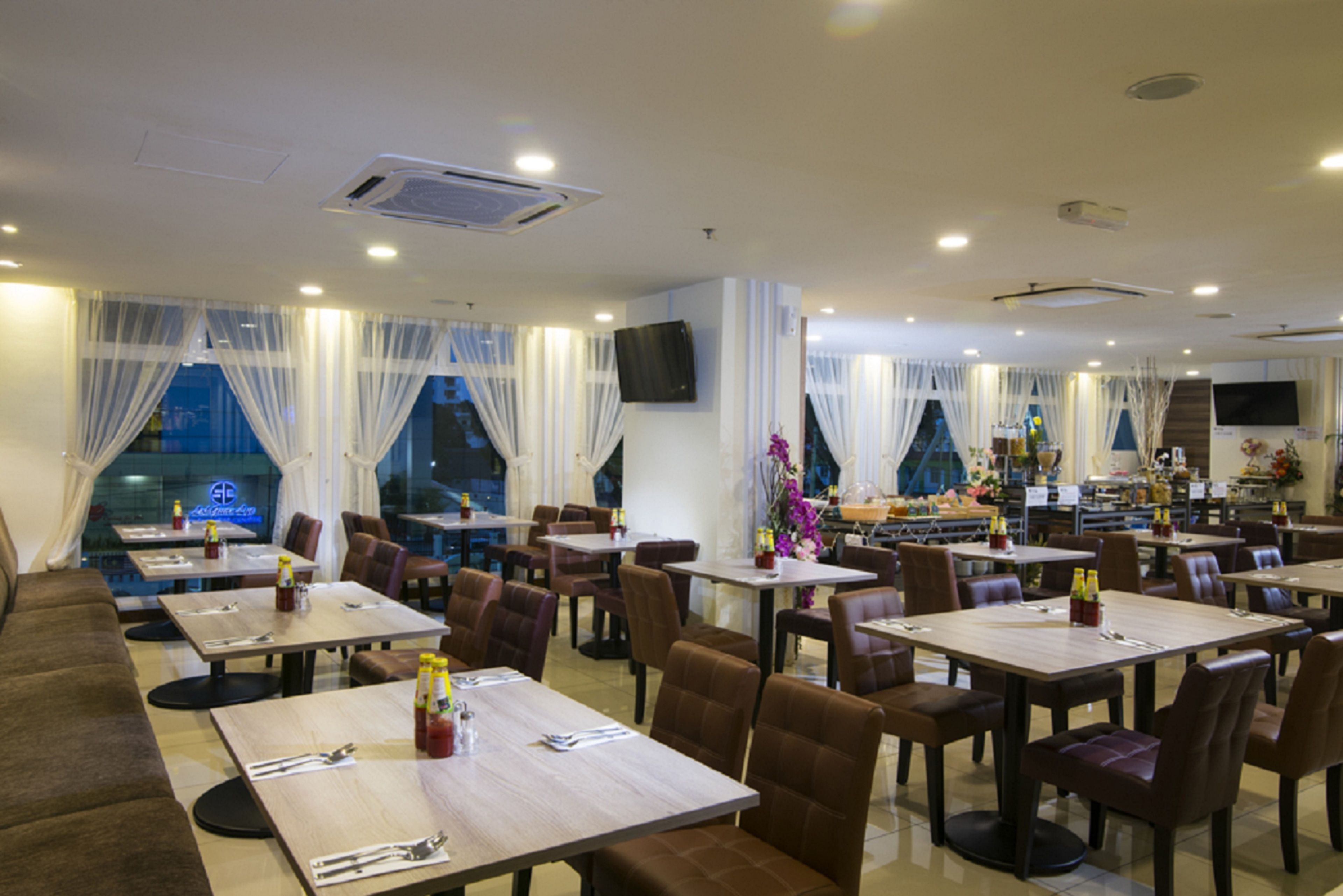 daily buffet breakfast (myr 25.00 per person)