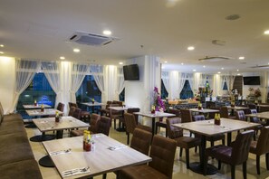 Daily buffet breakfast for a fee - One Pacific Hotel & Serviced Apartments (George Town)