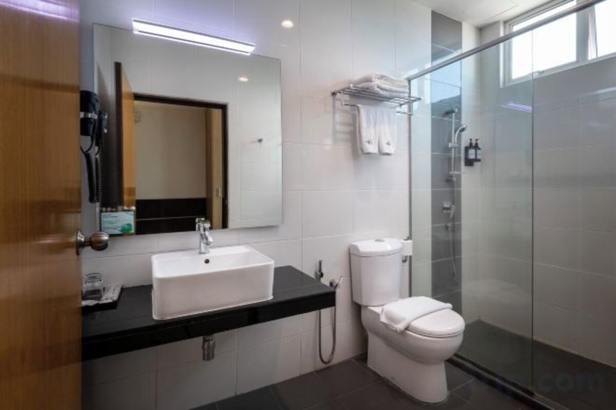 Shower, free toiletries, hair dryer, slippers