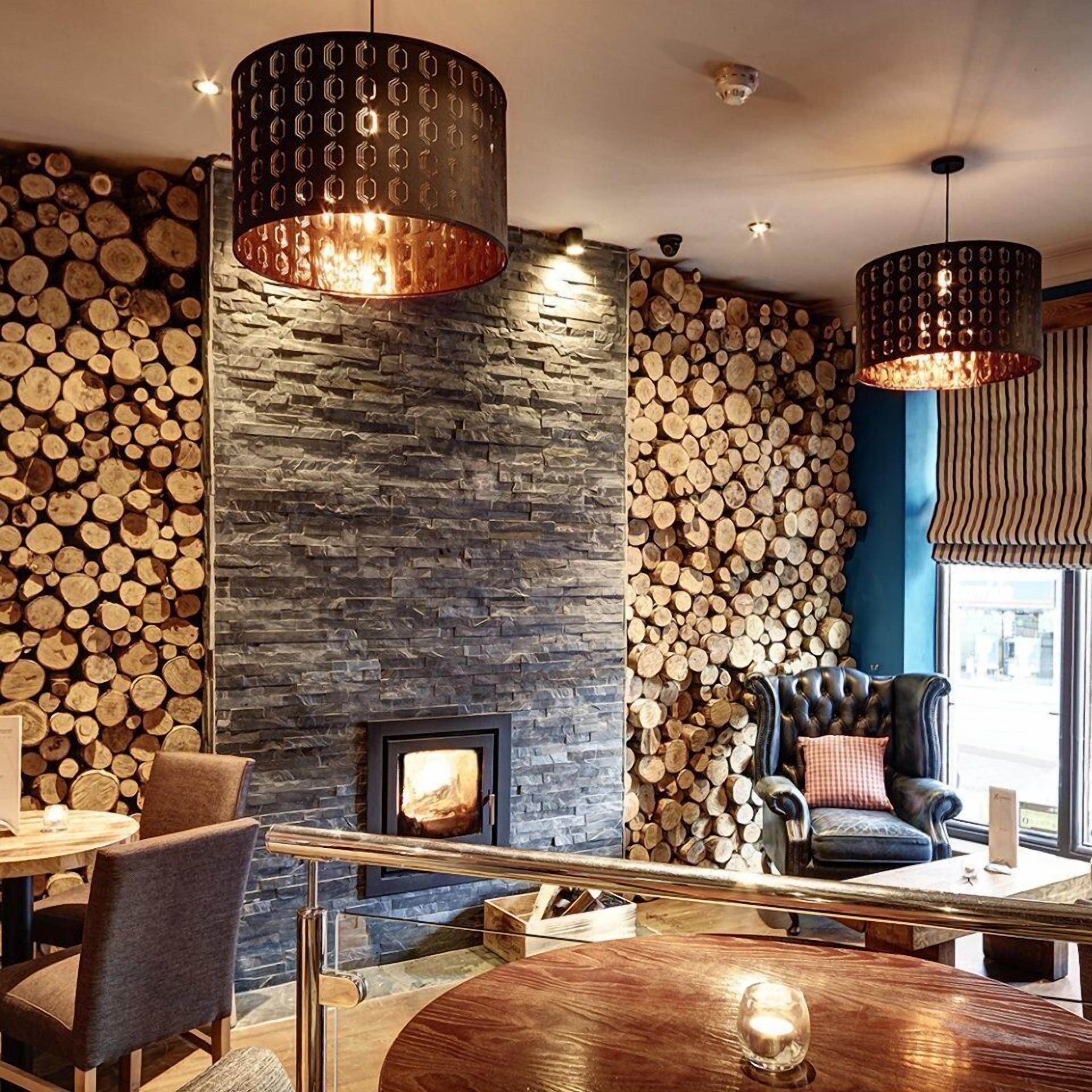 Breakfast, lunch, dinner served; British cuisine 