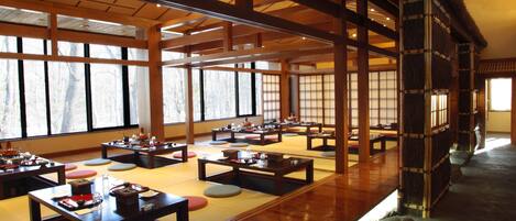 3 restaurants, breakfast, dinner served; Japanese cuisine