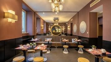 Tägliches inbegriffenes kontinentales Frühstück