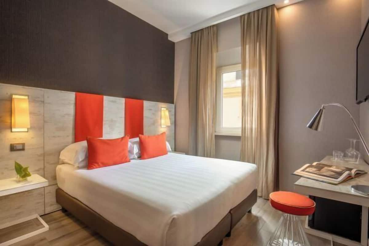 Premium bedding, in-room safe, desk, blackout drapes