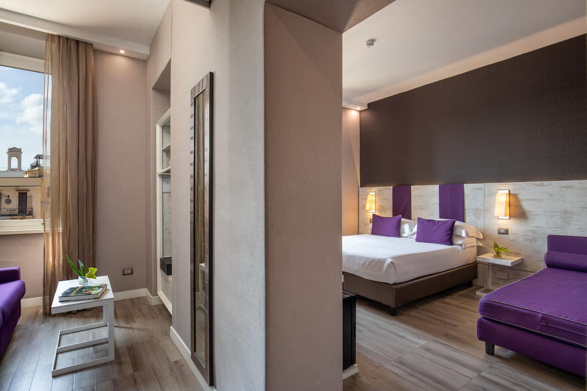 Junior Suite | Premium bedding, in-room safe, desk, blackout drapes