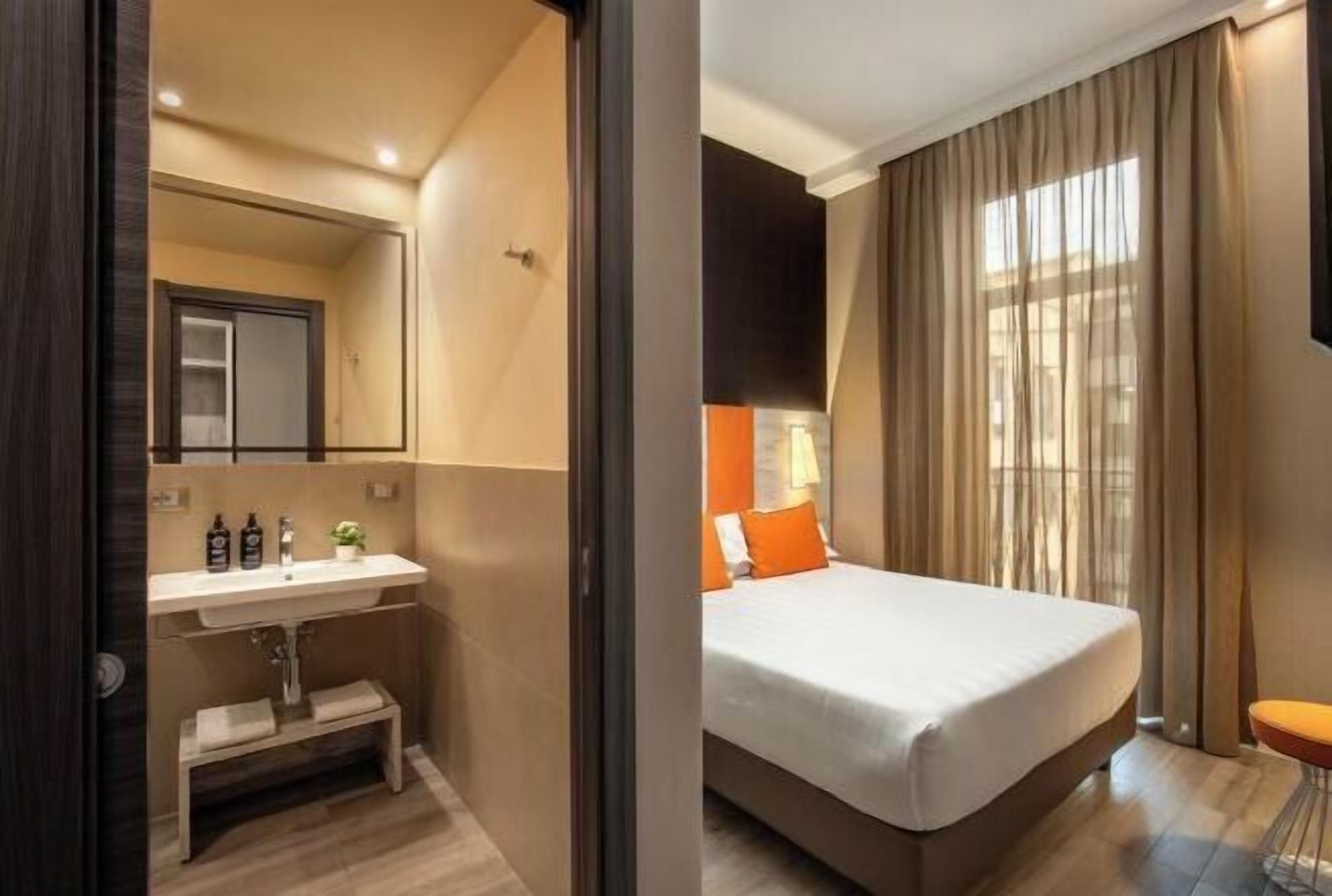 Premium bedding, in-room safe, desk, blackout drapes
