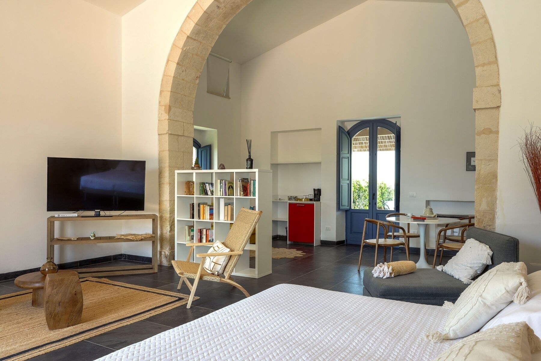 Executive Suite, Hot Tub, Hill View | Living area | Flat-screen TV