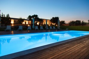 Outdoor pool, pool umbrellas, sun loungers