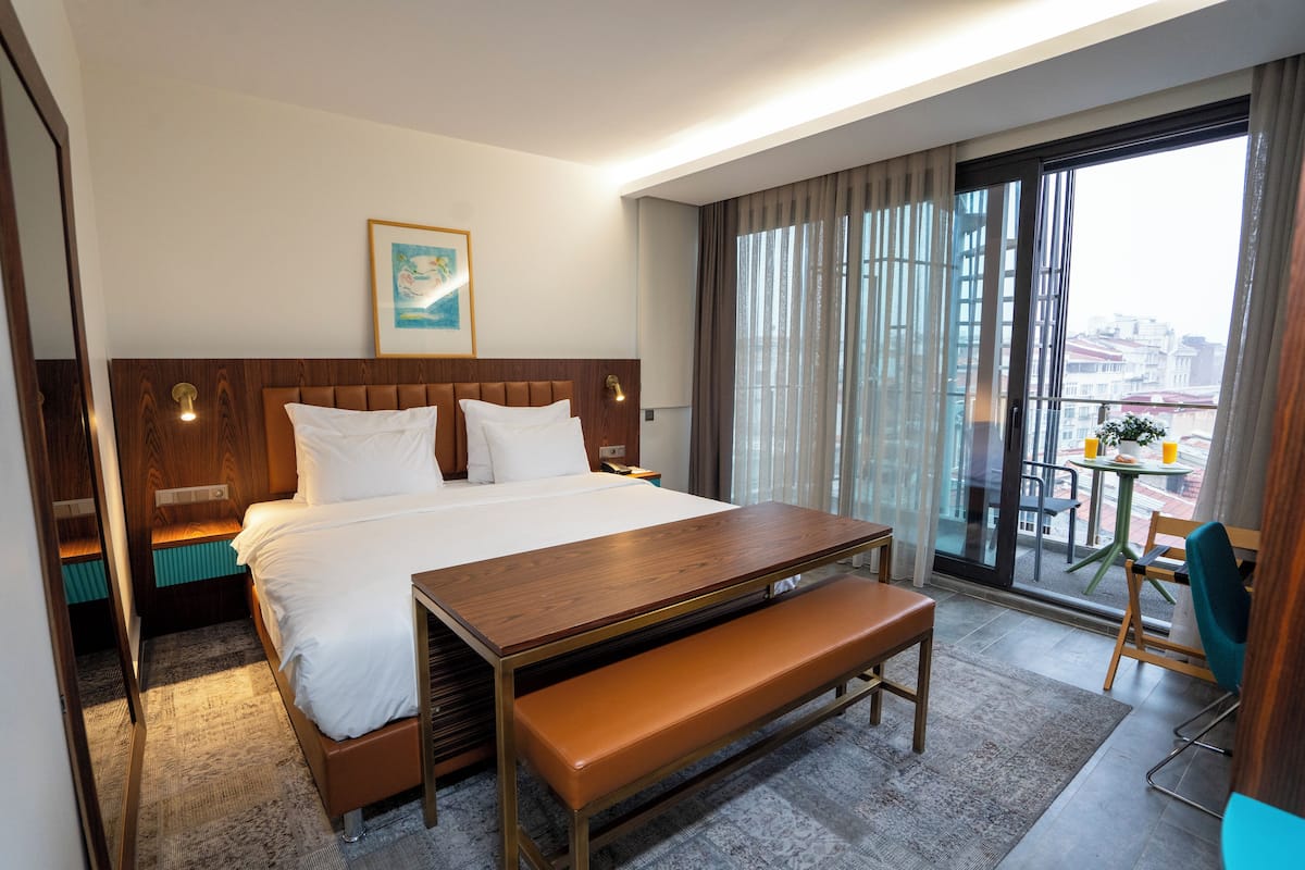 Quarto casal ou duplo superior, 1 cama de casal, cozinha | Roupas de cama premium, frigobar, cofres nos quartos, escrivaninha