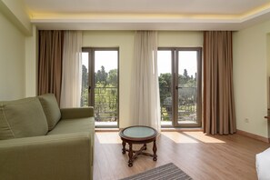 Deluxe Family Room (4 People) | Layanan kamar - makan