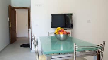 Lunch and dinner served