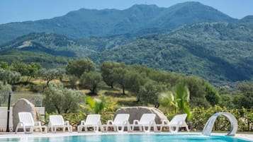 Outdoor pool, pool loungers