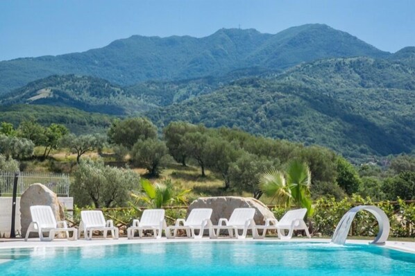 Außenpool, Liegestühle