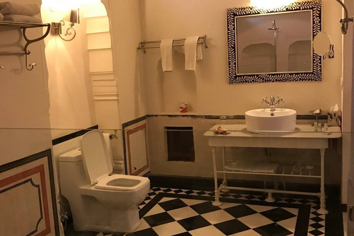 separate bathtub and shower, free toiletries, hair dryer, towels