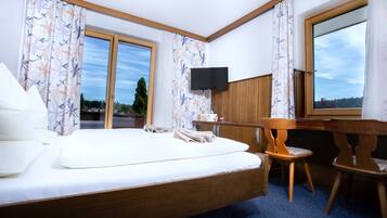 Standard Double Room | 1 bedroom, minibar, in-room safe, desk