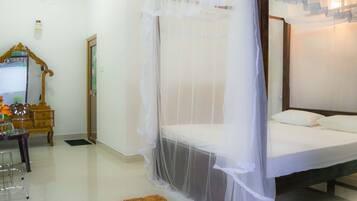Triple Room, Garden View | Desk, blackout drapes, rollaway beds, free WiFi