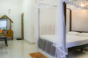 Triple Room, Garden View | Desk, blackout drapes, rollaway beds, free WiFi - Sameera Villa (Weligama)