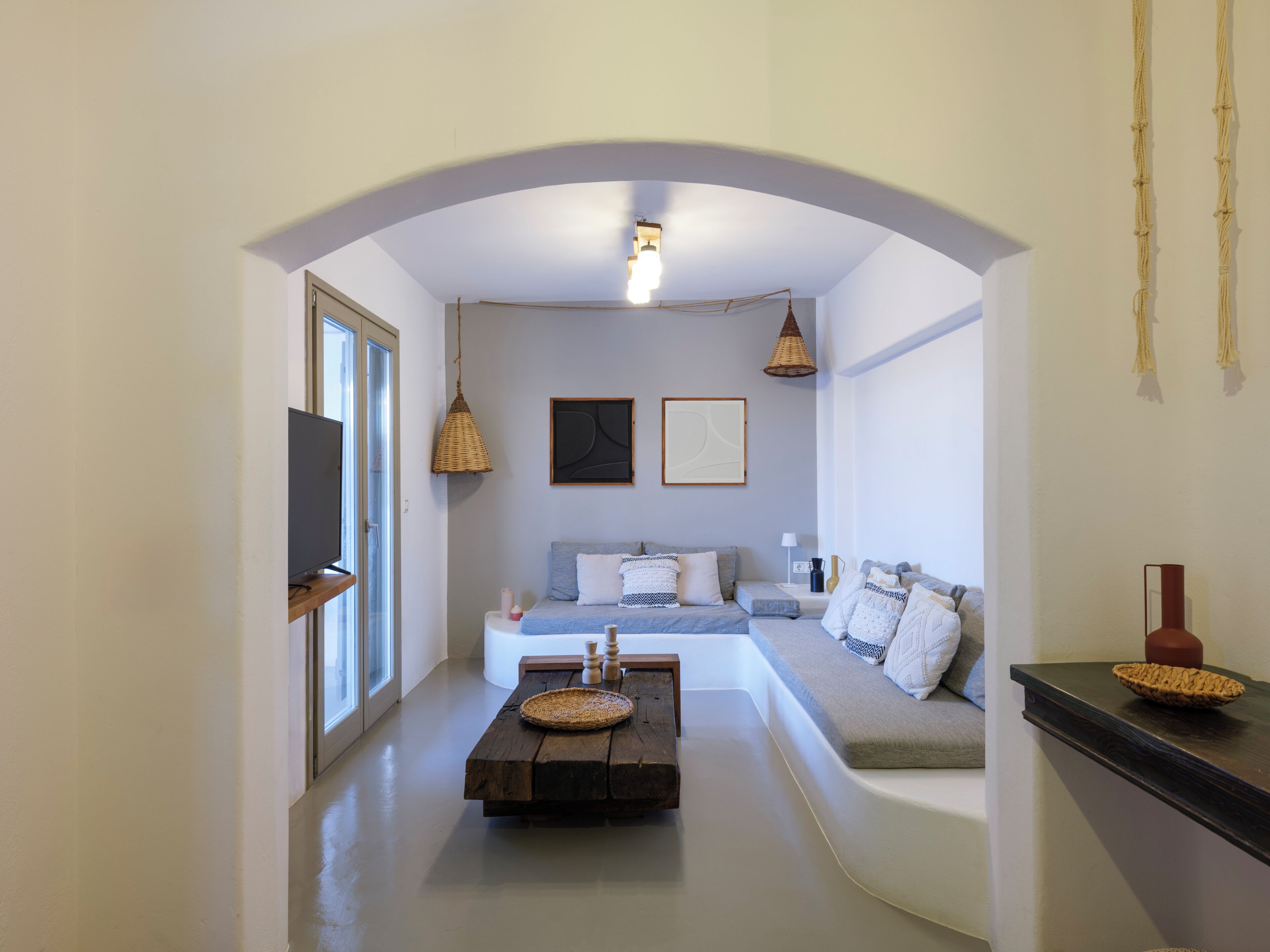 Casa (Rock) | Área de sala de estar | Smart TV de 38 pulgadas con canales vía satélite 