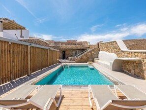 Piscine extérieure (ouverte en saison)