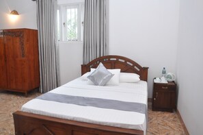 Deluxe Room, Balcony | Desk, iron/ironing board, rollaway beds, free WiFi - Kurumba Hills (Induruwa)