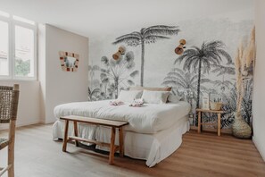 高档床上用品、办公桌、免费婴儿床、免费 WiFi