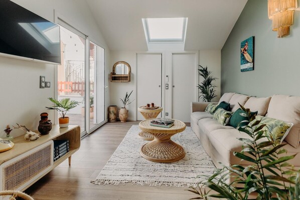 高档床上用品、办公桌、免费婴儿床、免费 WiFi