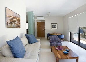 Leilighet, 2 soverom, hageutsikt, 1. etasje | Oppholdsområde | Smart-TV