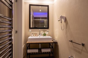 Bathroom - My Trevi Charming & Luxury Rooms (Rome)