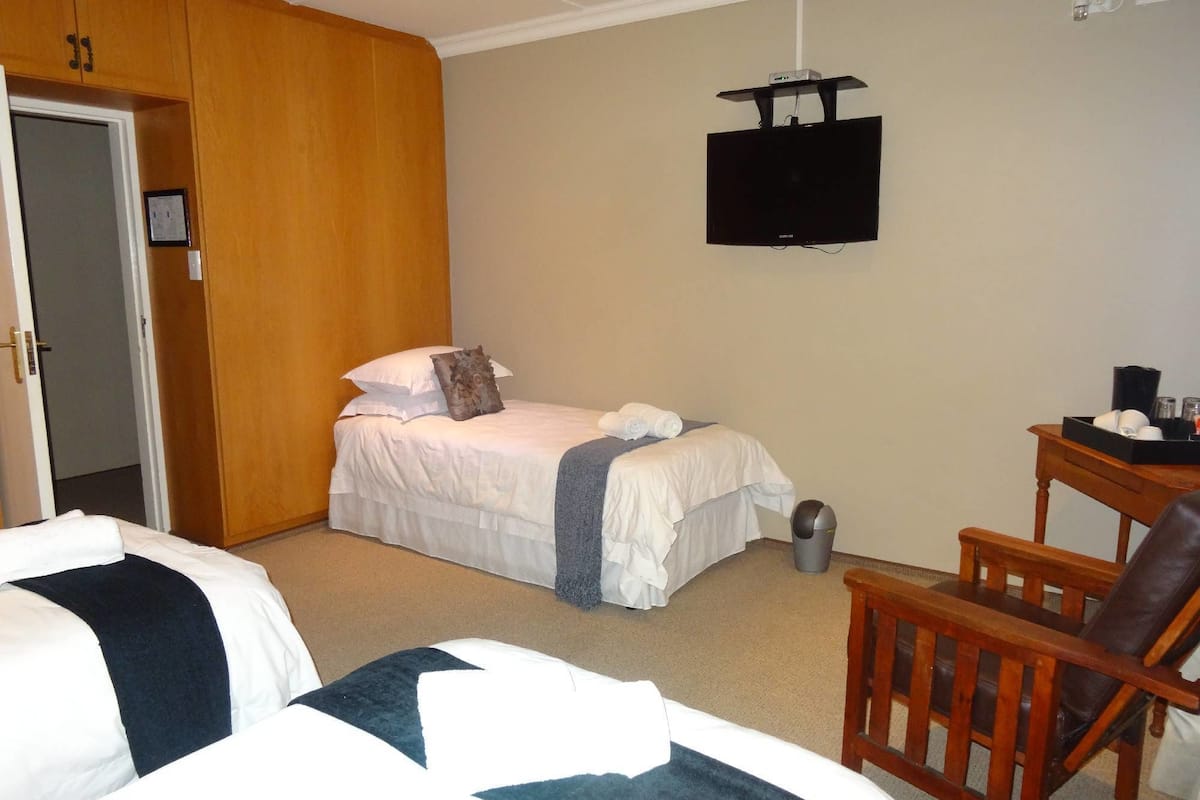 Phòng dành cho gia đình | Bộ đồ giường cao cấp, két bảo mật tại phòng 