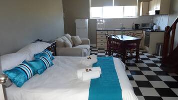 Room (Self Catering) | 1 bedroom, premium bedding, in-room safe, individually decorated