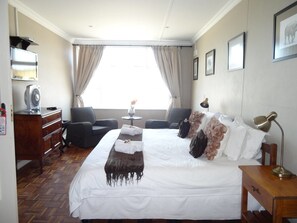 Premium bedding, in-room safe, individually decorated - 1932 House (Walvis Bay)