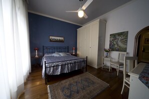 ファミリー ルーム テラス | 低反発ベッド、デスク、遮光カーテン、ベビーベッド