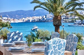 Petit déjeuner et dîner servis sur place