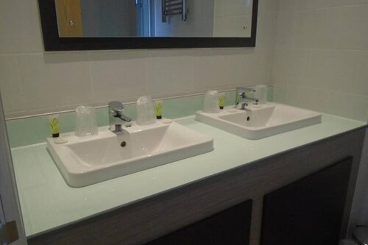 combined shower/bathtub, free toiletries, hair dryer, towels