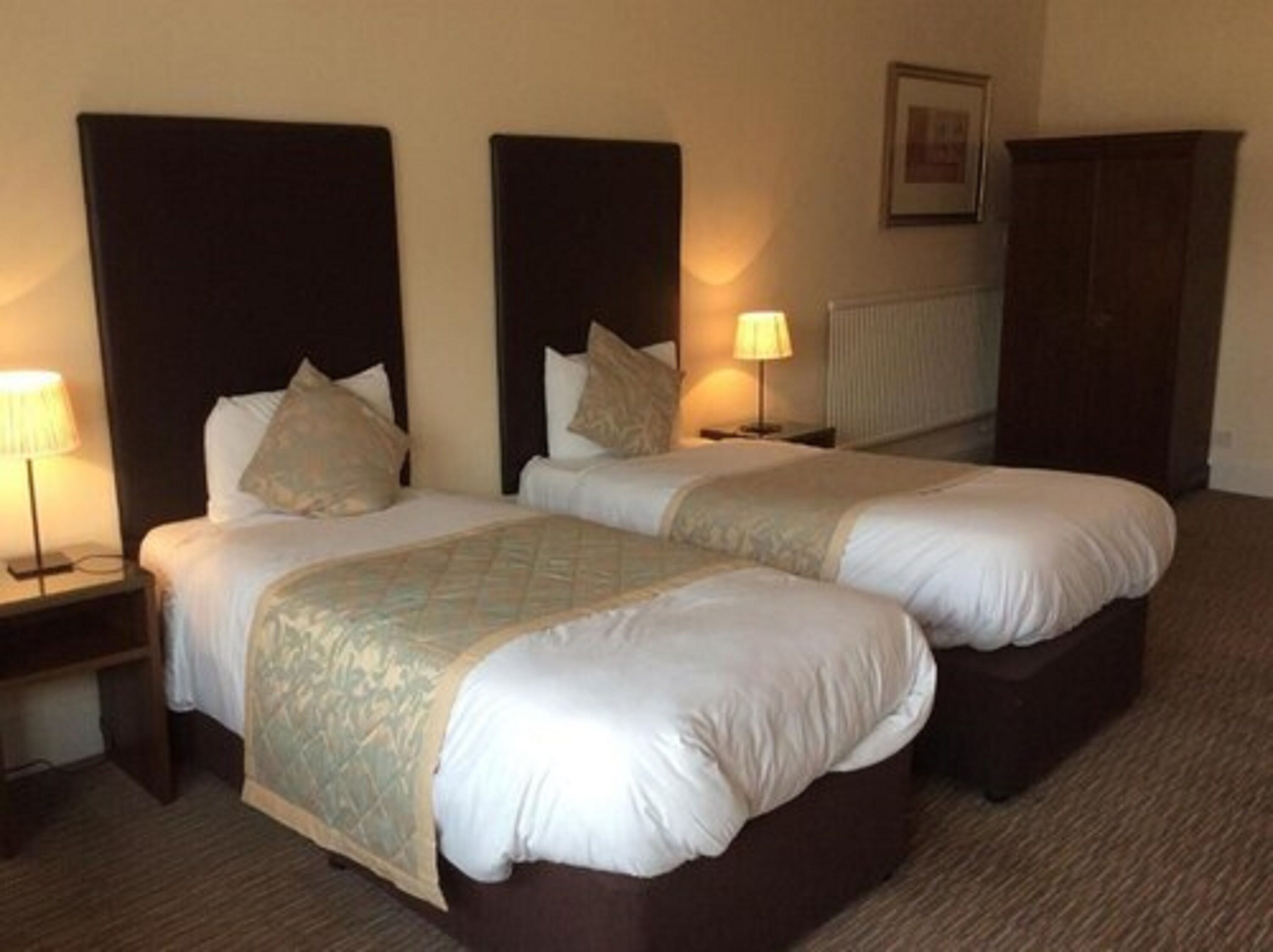 twin room | desk, iron/ironing board, free wifi, bed sheets