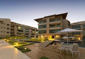 Appartement, 2 chambres | Piscine | 5 piscines extérieures, parasols de plage, chaises longues