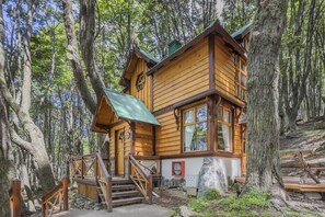 Deluxe-Ferienhütte | Daunenbettdecken, Zimmersafe, Schreibtisch