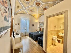 Minibar, desk, iron/ironing board, free WiFi - Relais La Corte Dei Cavalieri (Siena)