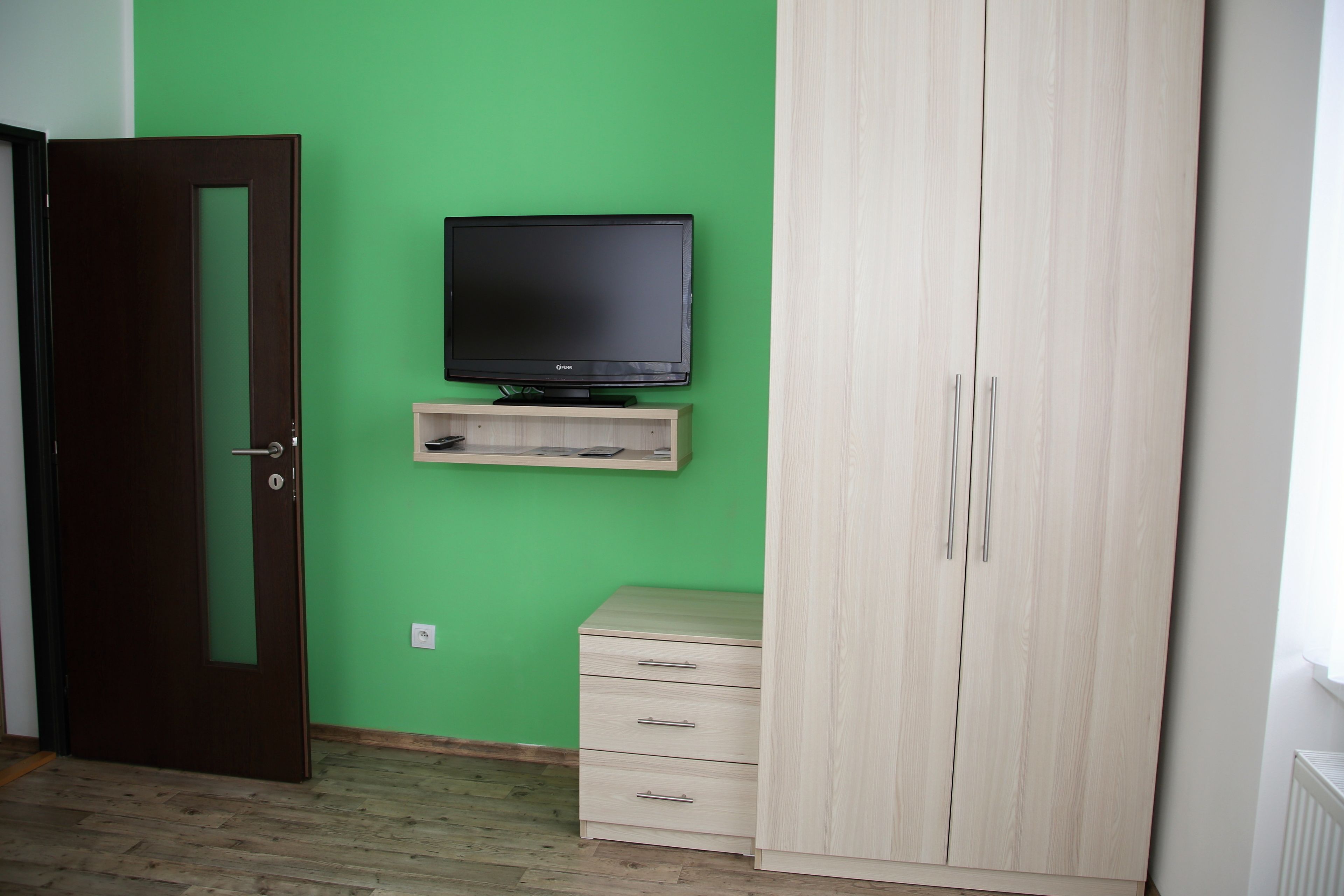 single room | 1 bedroom, in-room safe, desk, blackout curtains